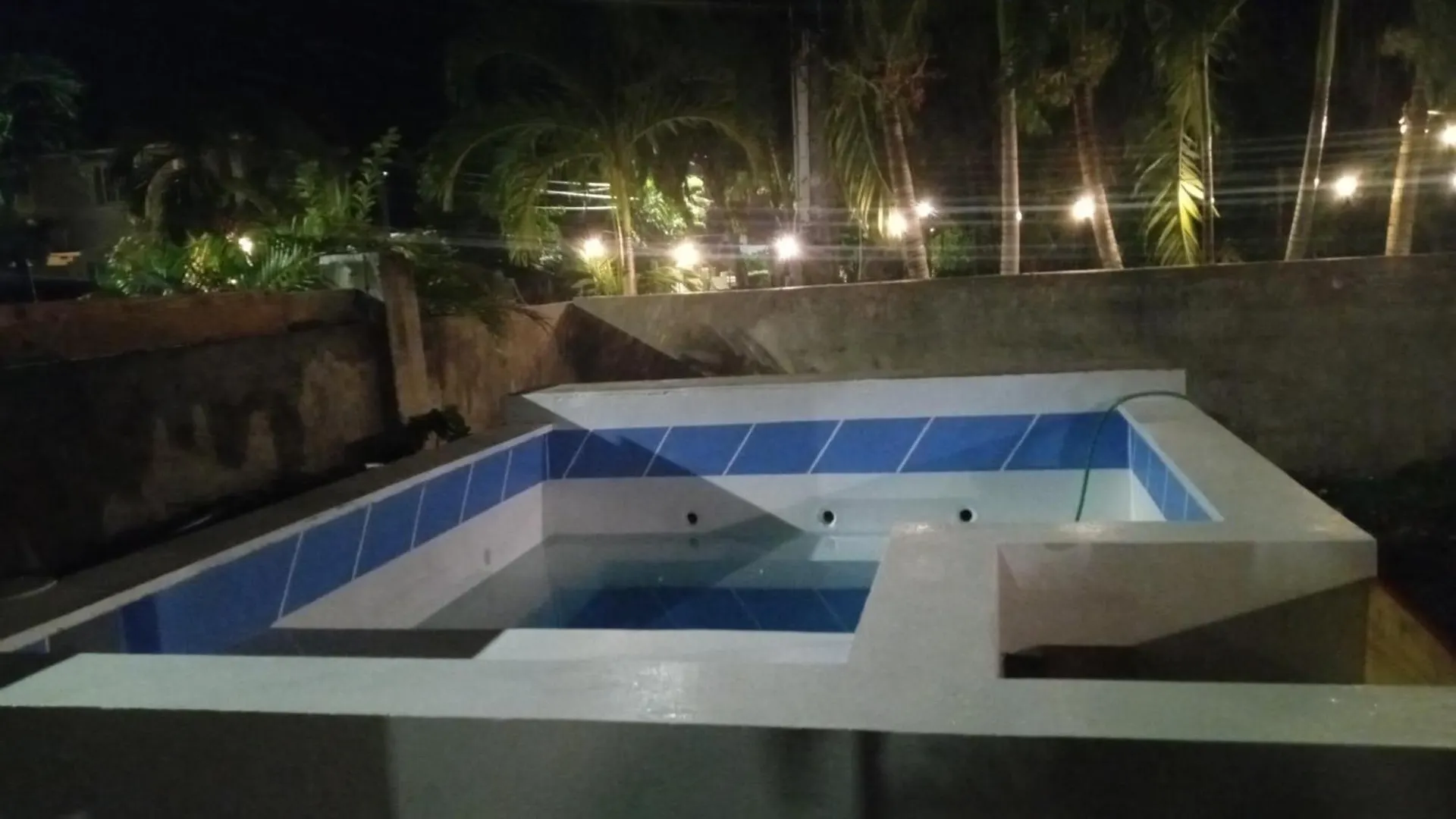 The Studio Apartment At Csompo Silver Manor Kupuis