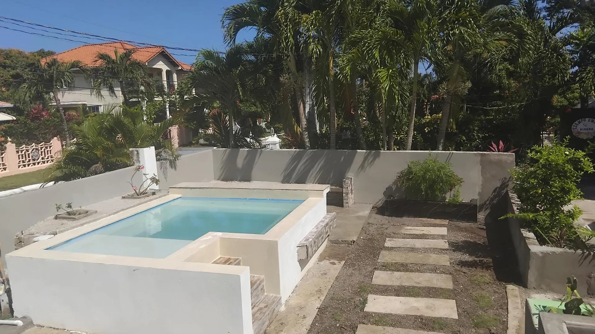 The Studio Apartment At Csompo Silver Manor Kupuis 0*,  Jamaica