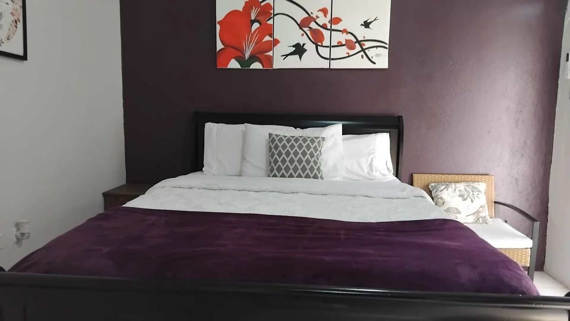 The Studio Apartment At Csompo Silver Manor Kupuis
