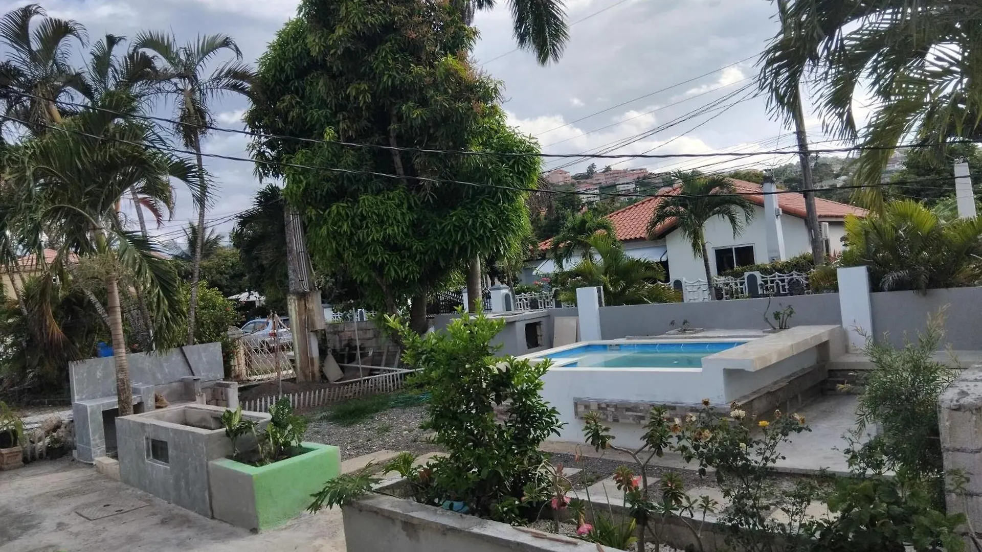 The Studio Apartment At Csompo Silver Manor Kupuis